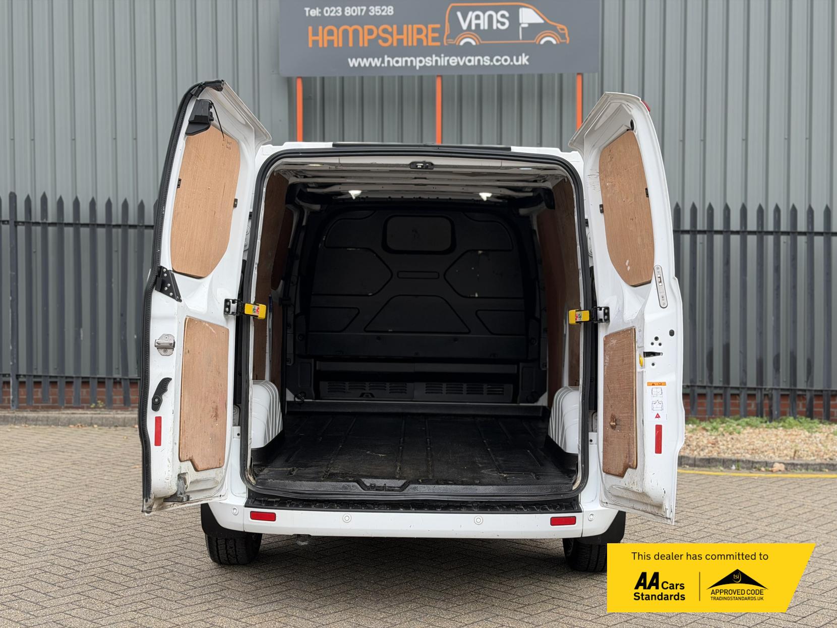 Ford Transit Custom 2.0 300 EcoBlue Limited Panel Van 5dr Diesel Auto L2 H1 Euro 6 (s/s) (130 ps)