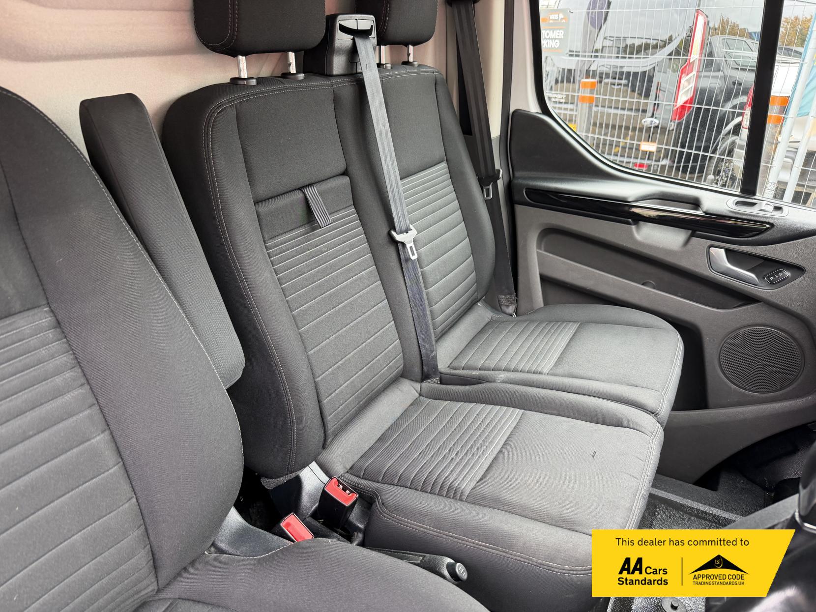 Ford Transit Custom 2.0 300 EcoBlue Limited Panel Van 5dr Diesel Auto L2 H1 Euro 6 (s/s) (130 ps)