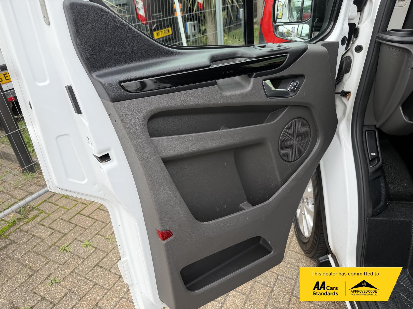 Ford Transit Custom 2.0 300 EcoBlue Limited Panel Van 5dr Diesel Auto L2 H1 Euro 6 (s/s) (130 ps)