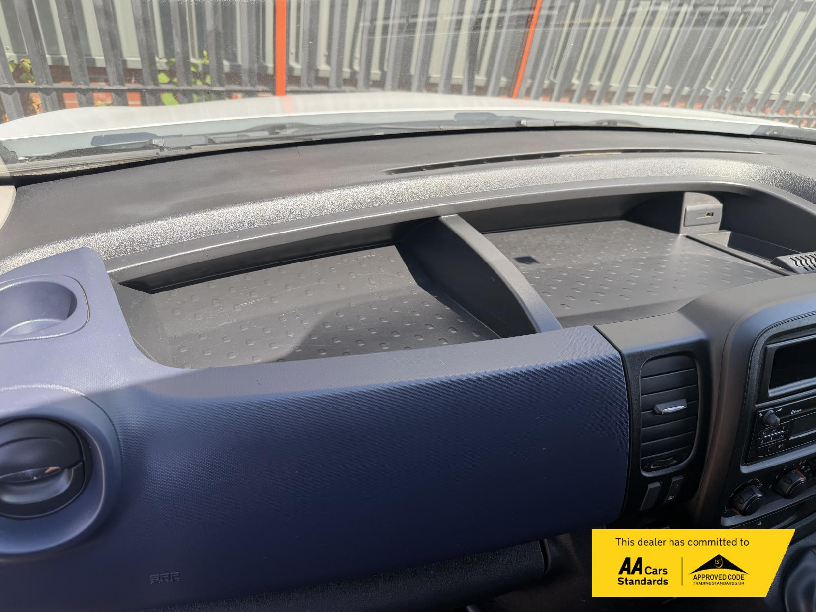 2016 Vauxhall Vivaro 1.6 CDTi 2900 ecoFLEX Panel Van 5dr Diesel Manual L1 H1 Euro 5 (s/s) (90 ps) - Thumbnail 26