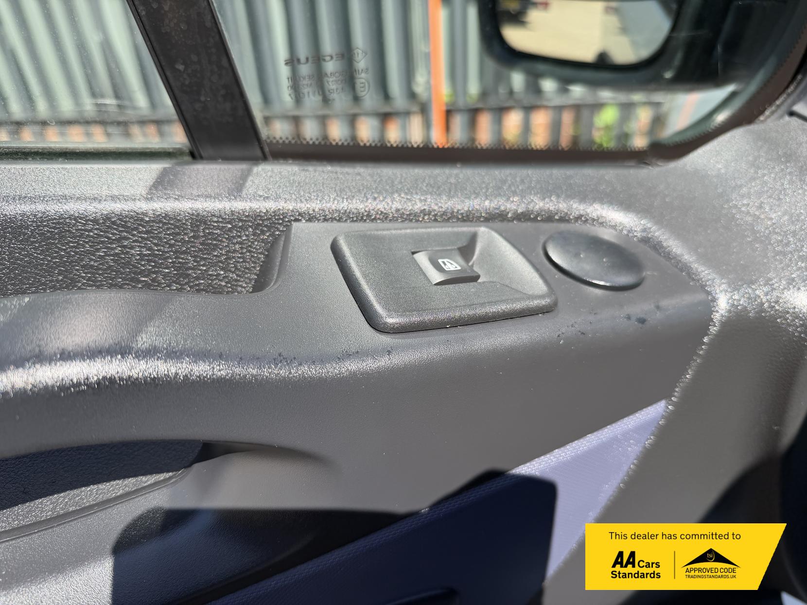 2016 Vauxhall Vivaro 1.6 CDTi 2900 ecoFLEX Panel Van 5dr Diesel Manual L1 H1 Euro 5 (s/s) (90 ps) - Thumbnail 24