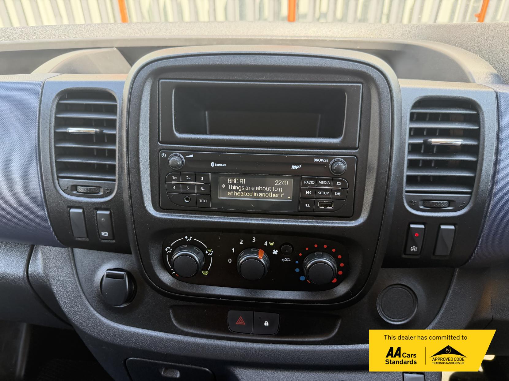 2016 Vauxhall Vivaro 1.6 CDTi 2900 ecoFLEX Panel Van 5dr Diesel Manual L1 H1 Euro 5 (s/s) (90 ps) - Thumbnail 31