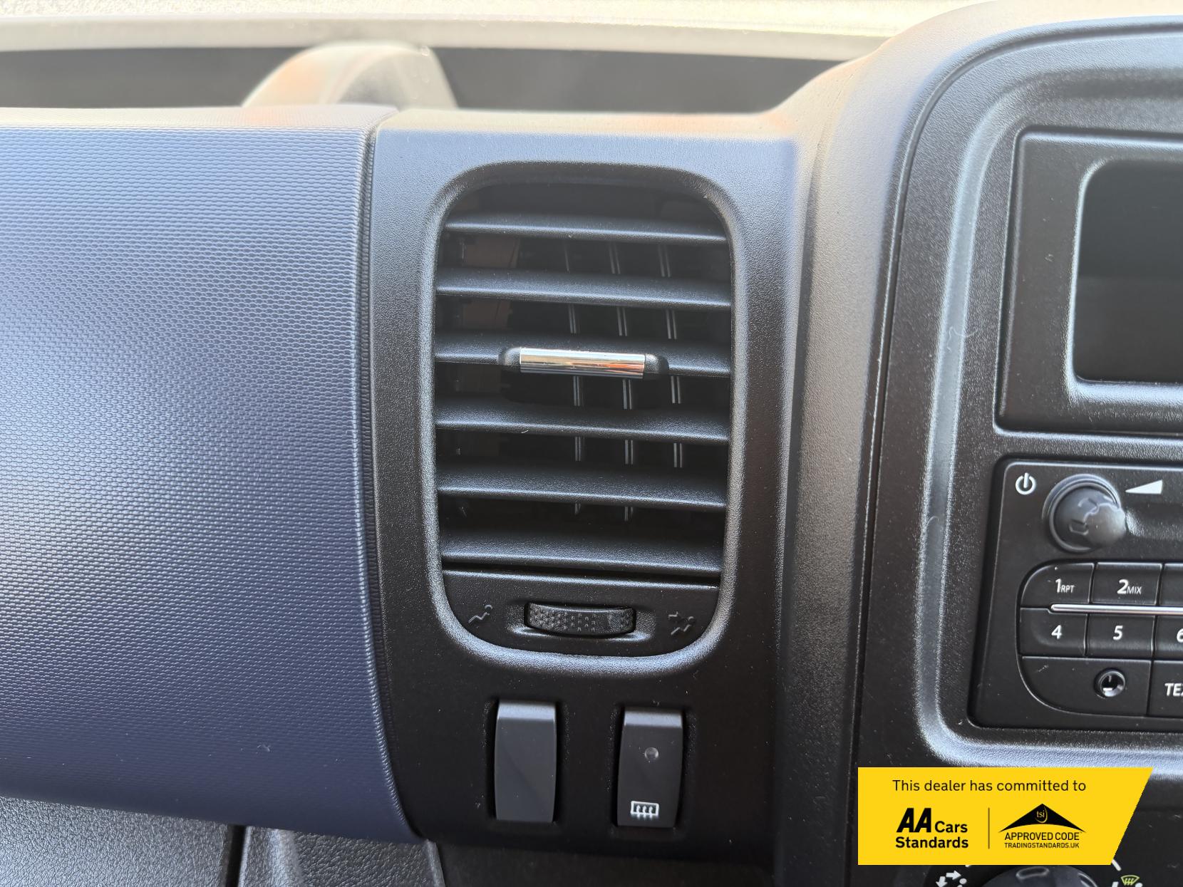 2016 Vauxhall Vivaro 1.6 CDTi 2900 ecoFLEX Panel Van 5dr Diesel Manual L1 H1 Euro 5 (s/s) (90 ps) - Thumbnail 30