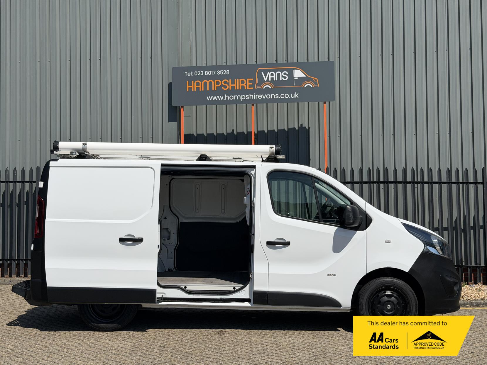 2016 Vauxhall Vivaro 1.6 CDTi 2900 ecoFLEX Panel Van 5dr Diesel Manual L1 H1 Euro 5 (s/s) (90 ps) - Thumbnail 8