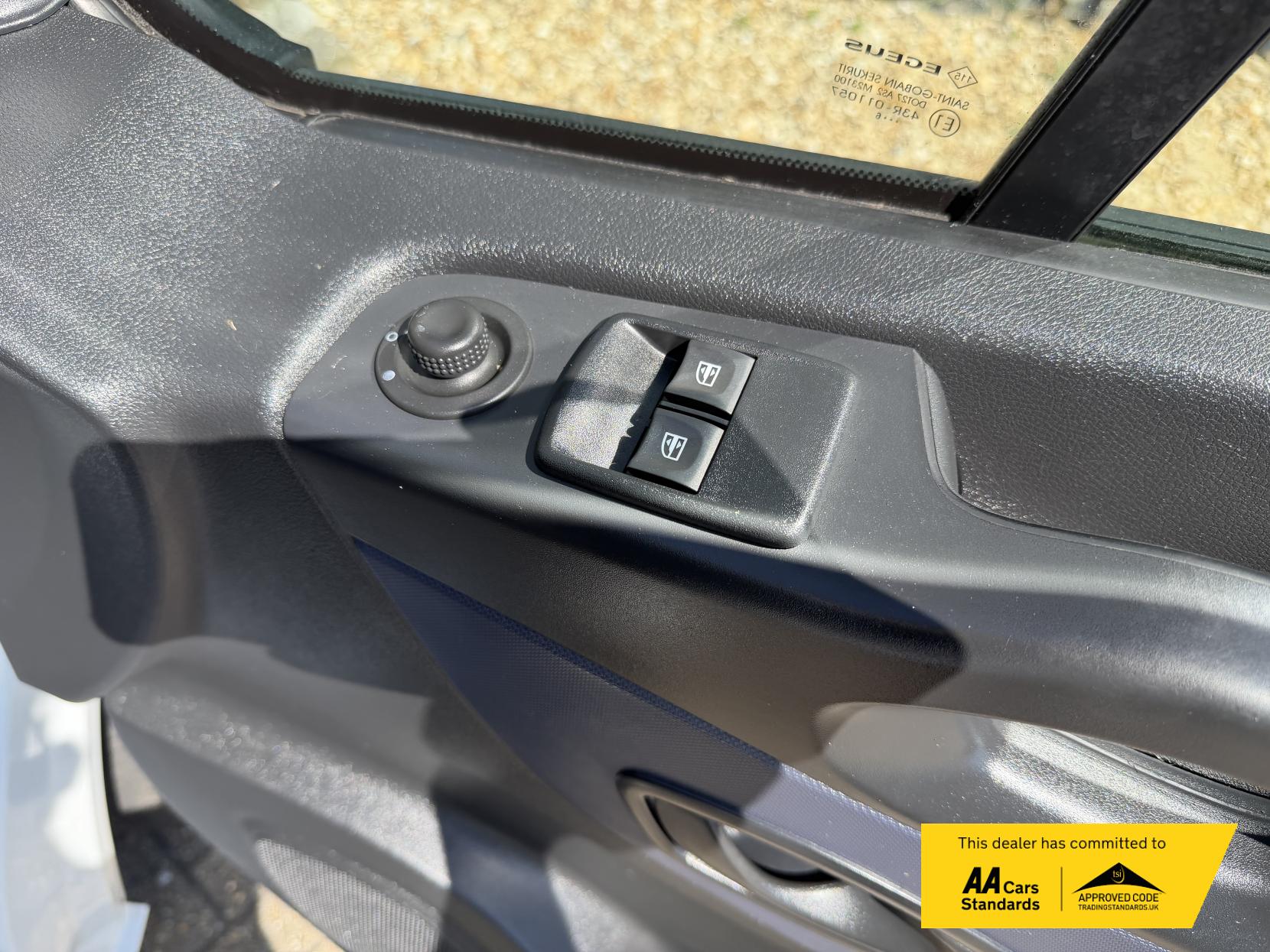 2016 Vauxhall Vivaro 1.6 CDTi 2900 ecoFLEX Panel Van 5dr Diesel Manual L1 H1 Euro 5 (s/s) (90 ps) - Thumbnail 40