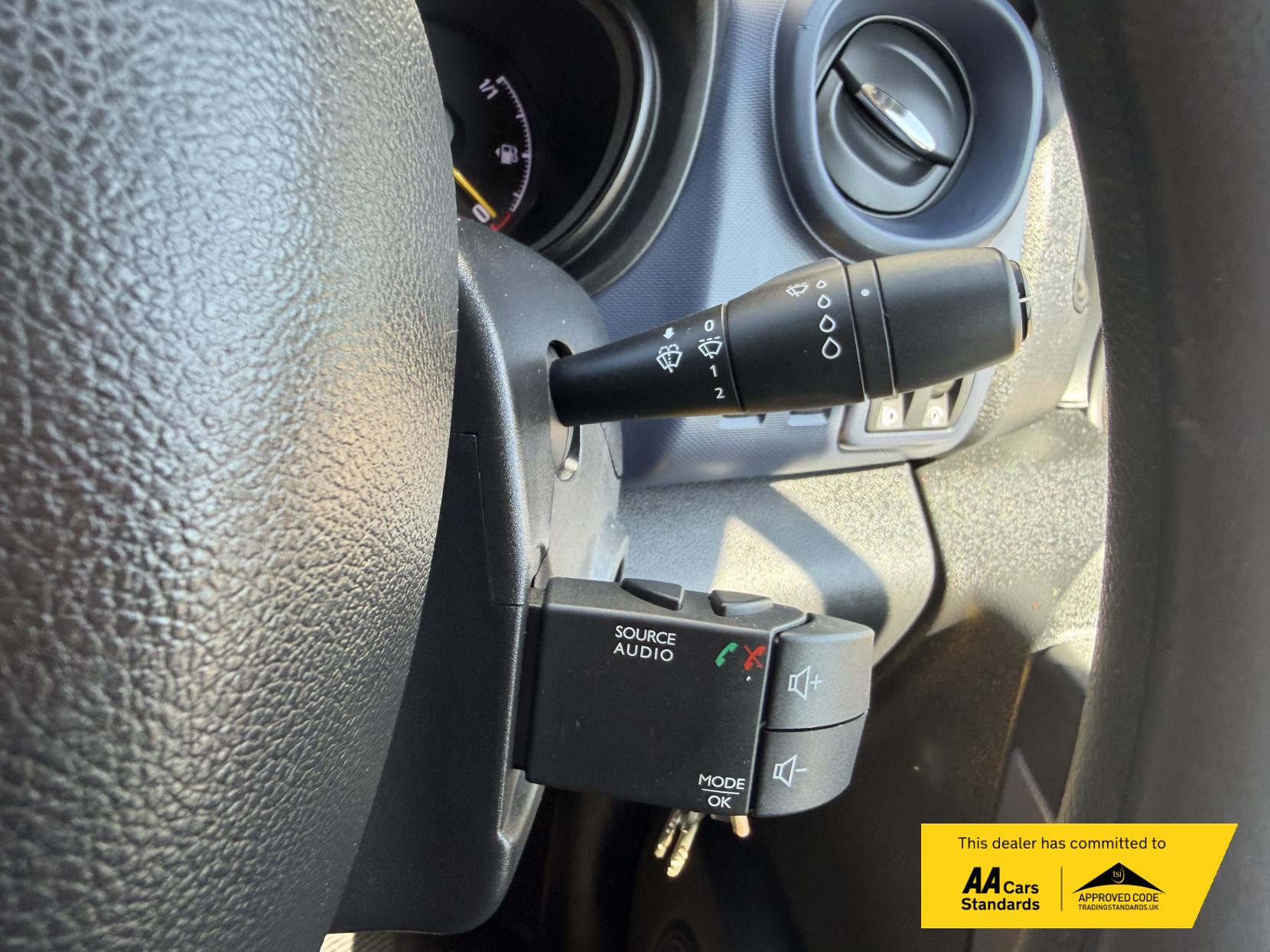 2016 Vauxhall Vivaro 1.6 CDTi 2900 ecoFLEX Panel Van 5dr Diesel Manual L1 H1 Euro 5 (s/s) (90 ps) - Thumbnail 37