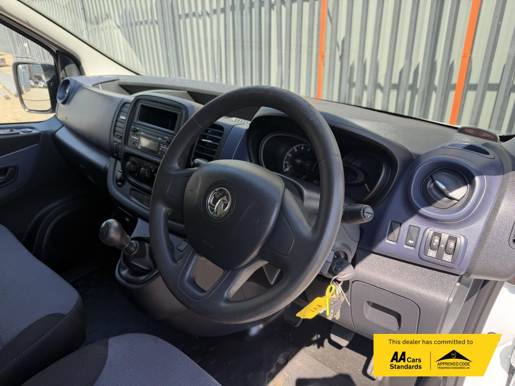 2016 Vauxhall Vivaro 1.6 CDTi 2900 ecoFLEX Panel Van 5dr Diesel Manual L1 H1 Euro 5 (s/s) (90 ps) - Thumbnail 39