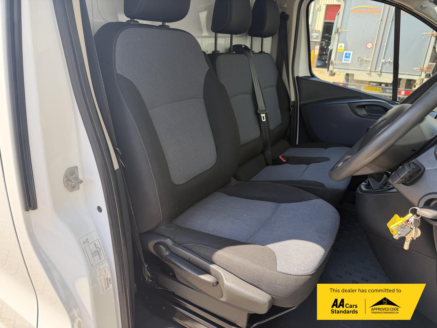 2016 Vauxhall Vivaro 1.6 CDTi 2900 ecoFLEX Panel Van 5dr Diesel Manual L1 H1 Euro 5 (s/s) (90 ps) - Thumbnail 20