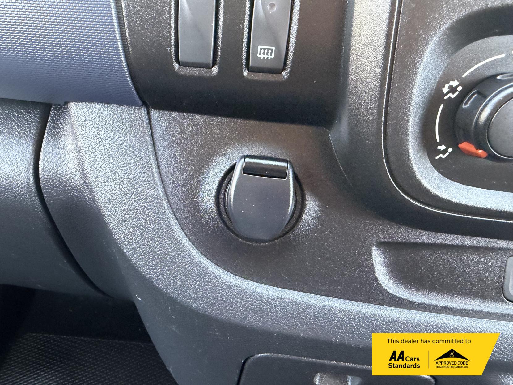 2016 Vauxhall Vivaro 1.6 CDTi 2900 ecoFLEX Panel Van 5dr Diesel Manual L1 H1 Euro 5 (s/s) (90 ps) - Thumbnail 28