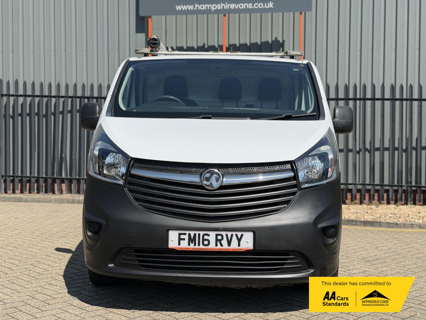 2016 Vauxhall Vivaro 1.6 CDTi 2900 ecoFLEX Panel Van 5dr Diesel Manual L1 H1 Euro 5 (s/s) (90 ps) - Thumbnail 9