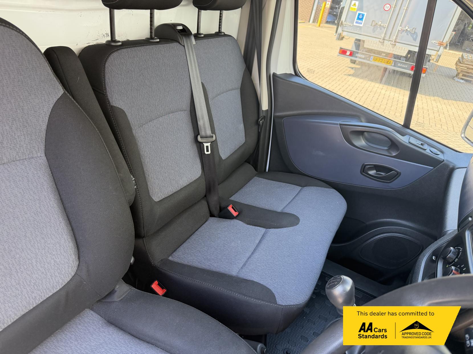 2016 Vauxhall Vivaro 1.6 CDTi 2900 ecoFLEX Panel Van 5dr Diesel Manual L1 H1 Euro 5 (s/s) (90 ps) - Thumbnail 22