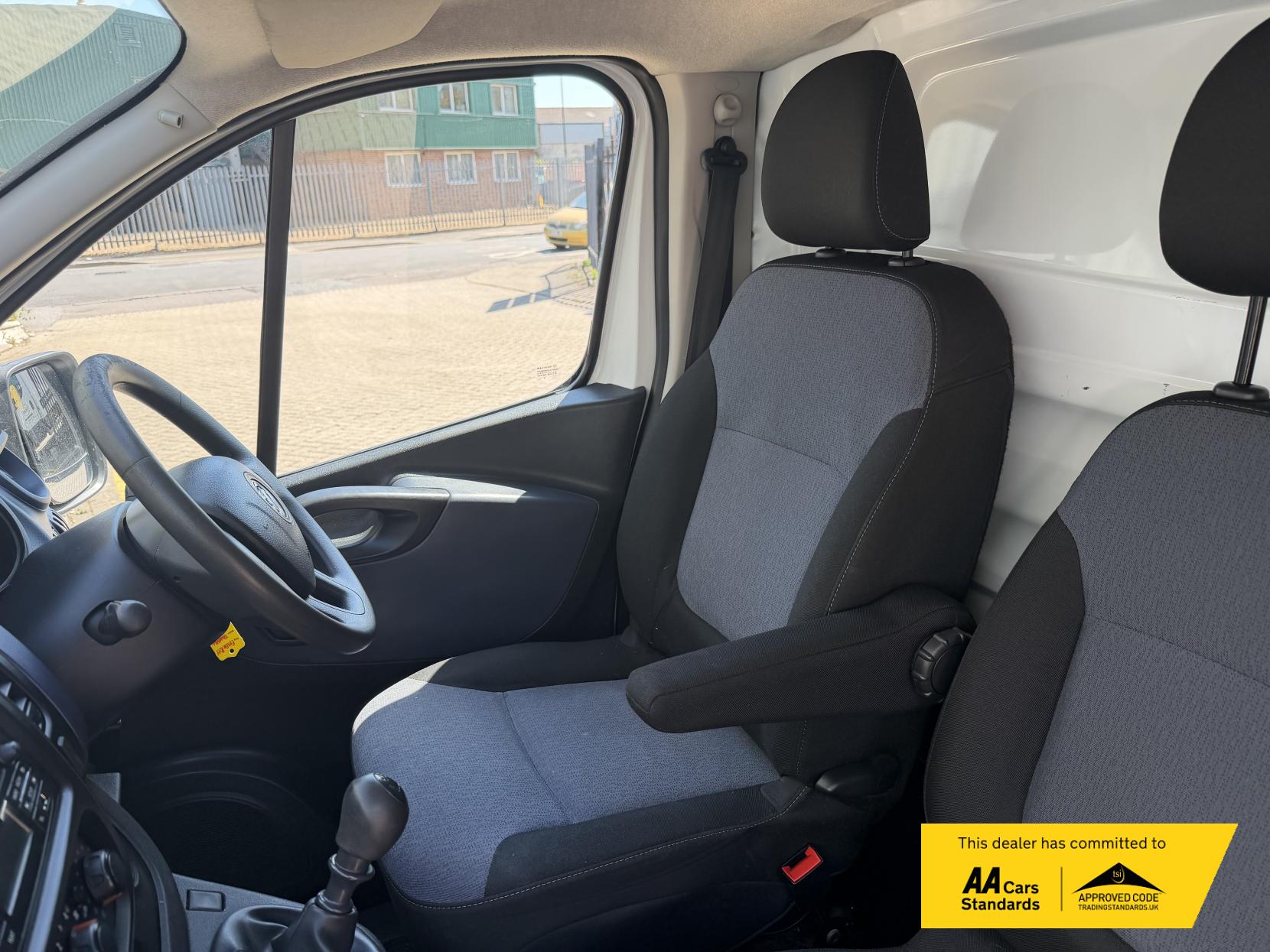 2016 Vauxhall Vivaro 1.6 CDTi 2900 ecoFLEX Panel Van 5dr Diesel Manual L1 H1 Euro 5 (s/s) (90 ps) - Thumbnail 19