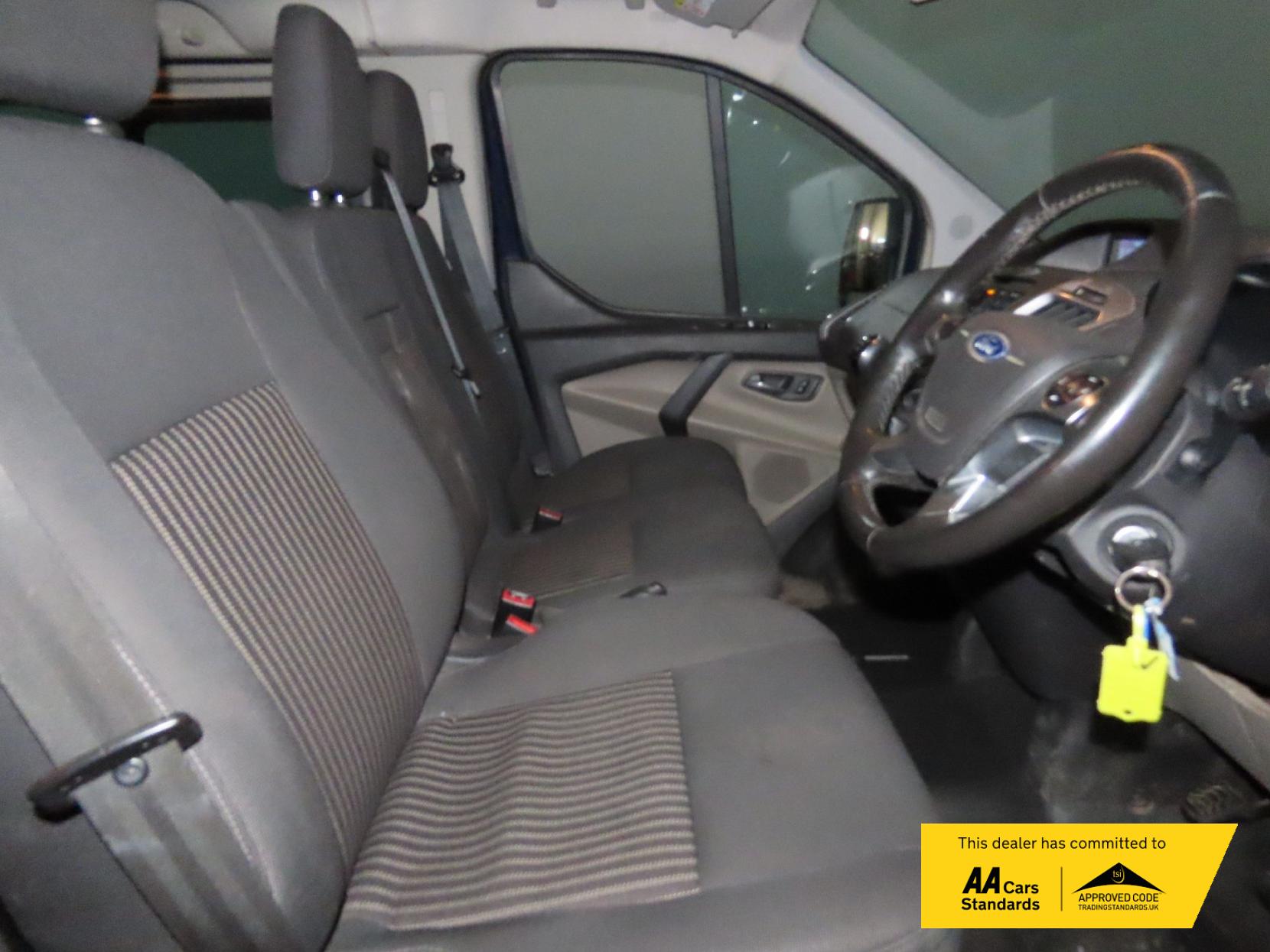 Ford Tourneo Custom 2.0 310 EcoBlue Zetec Minibus Double Cab 5dr Diesel Manual L2 Euro 6 (s/s) (130 ps)