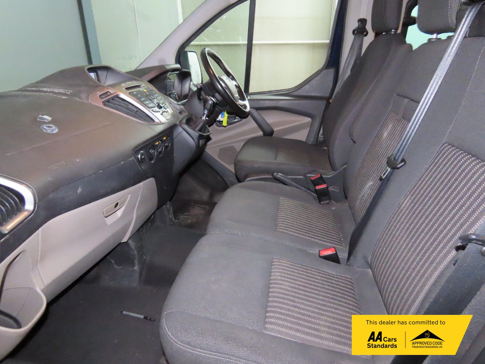 Ford Tourneo Custom 2.0 310 EcoBlue Zetec Minibus Double Cab 5dr Diesel Manual L2 Euro 6 (s/s) (130 ps)