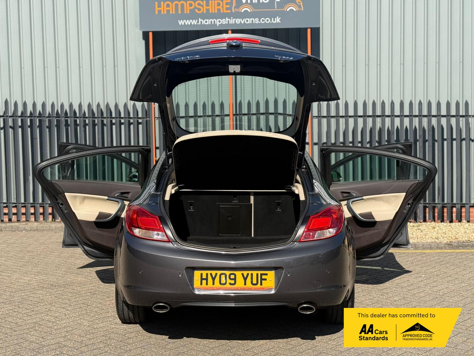 2009 Vauxhall Insignia 2.0T Elite Nav Hatchback 5dr Petrol Manual Euro 5 (220 ps) - Thumbnail 9