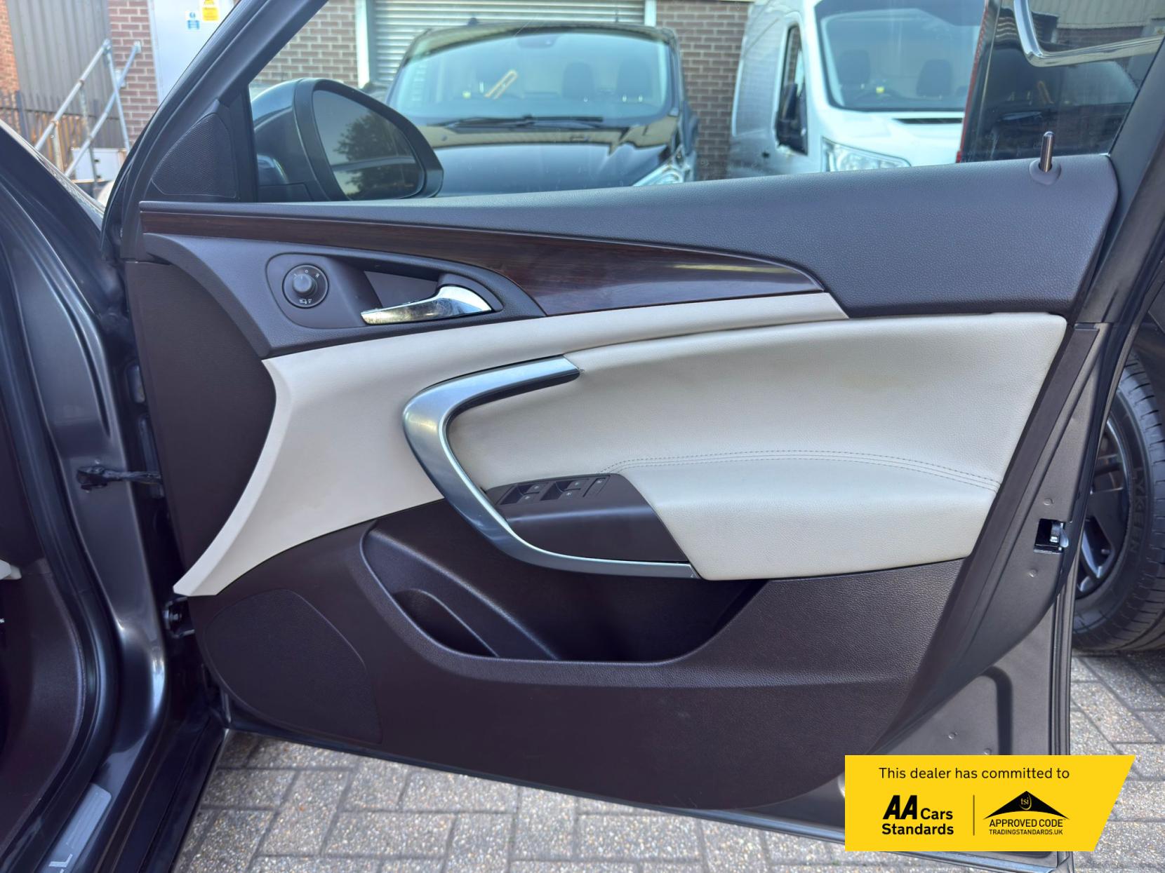 2009 Vauxhall Insignia 2.0T Elite Nav Hatchback 5dr Petrol Manual Euro 5 (220 ps) - Thumbnail 34