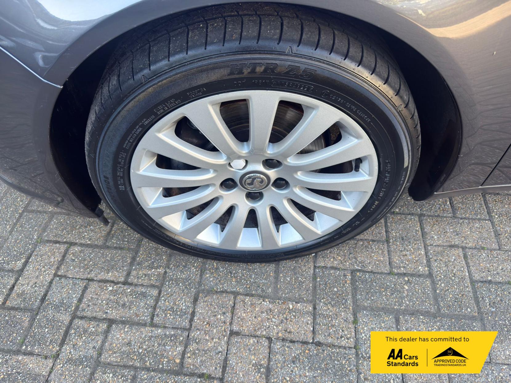 2009 Vauxhall Insignia 2.0T Elite Nav Hatchback 5dr Petrol Manual Euro 5 (220 ps) - Thumbnail 55