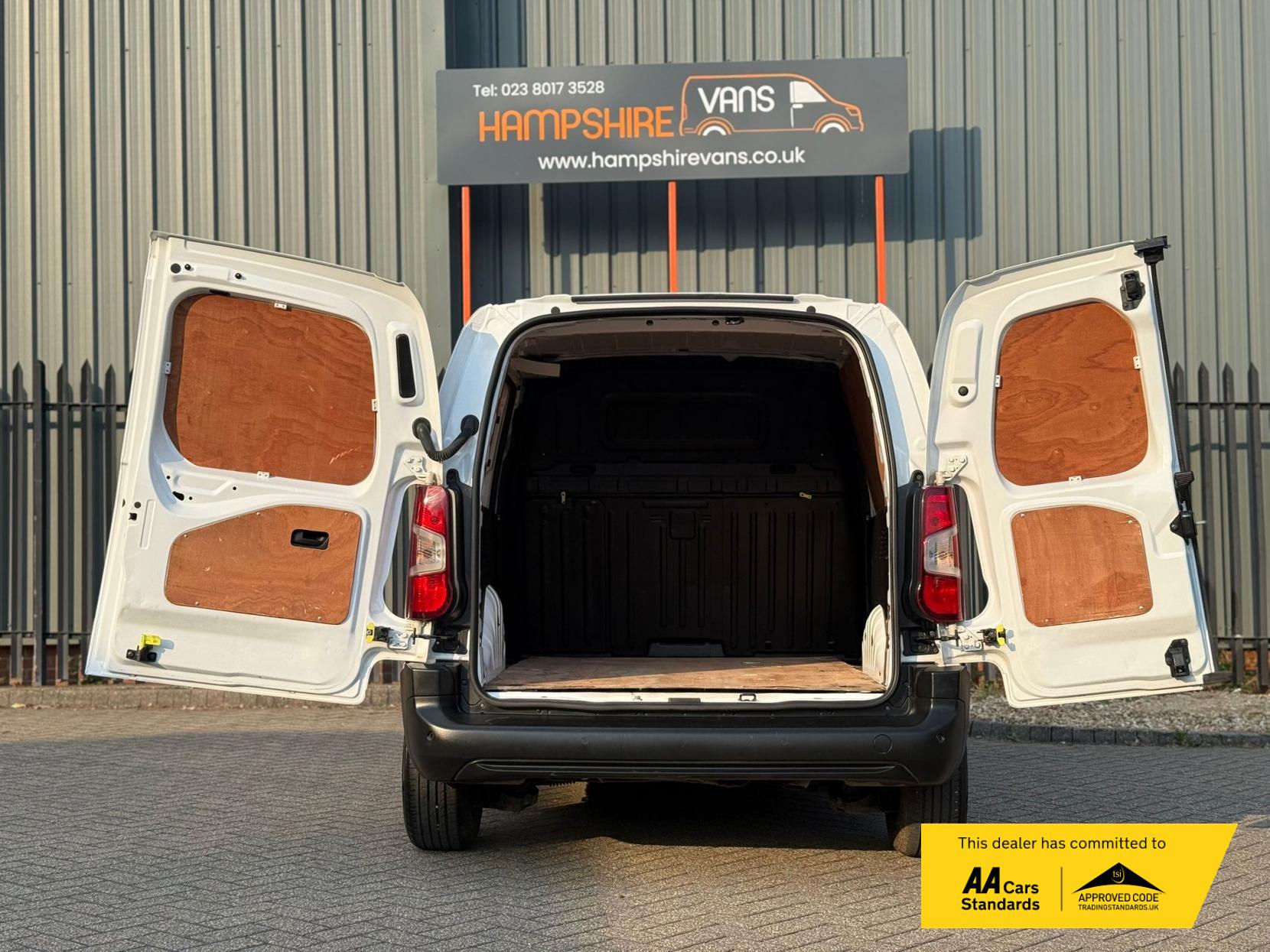 Peugeot Partner 1.5 BlueHDi 650 Professional Premium Standard Panel Van 5dr Diesel Manual SWB Euro 6 (75 bhp)