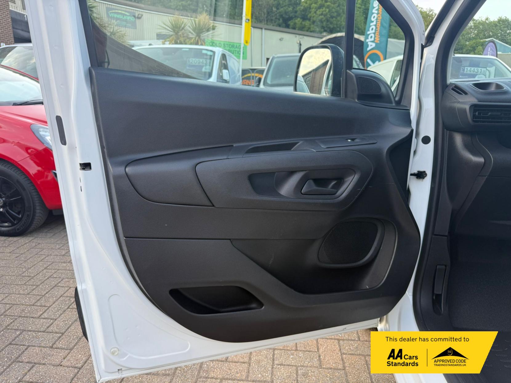 Peugeot Partner 1.5 BlueHDi 650 Professional Premium Standard Panel Van 5dr Diesel Manual SWB Euro 6 (75 bhp)
