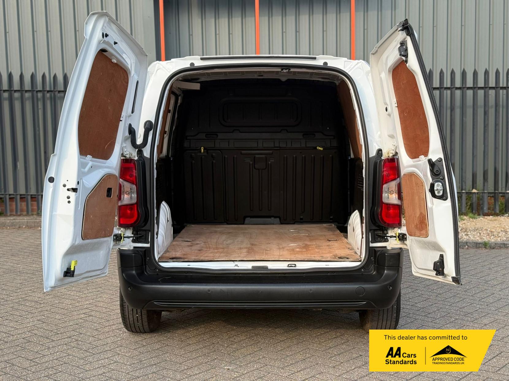 Peugeot Partner 1.5 BlueHDi 650 Professional Premium Standard Panel Van 5dr Diesel Manual SWB Euro 6 (75 bhp)