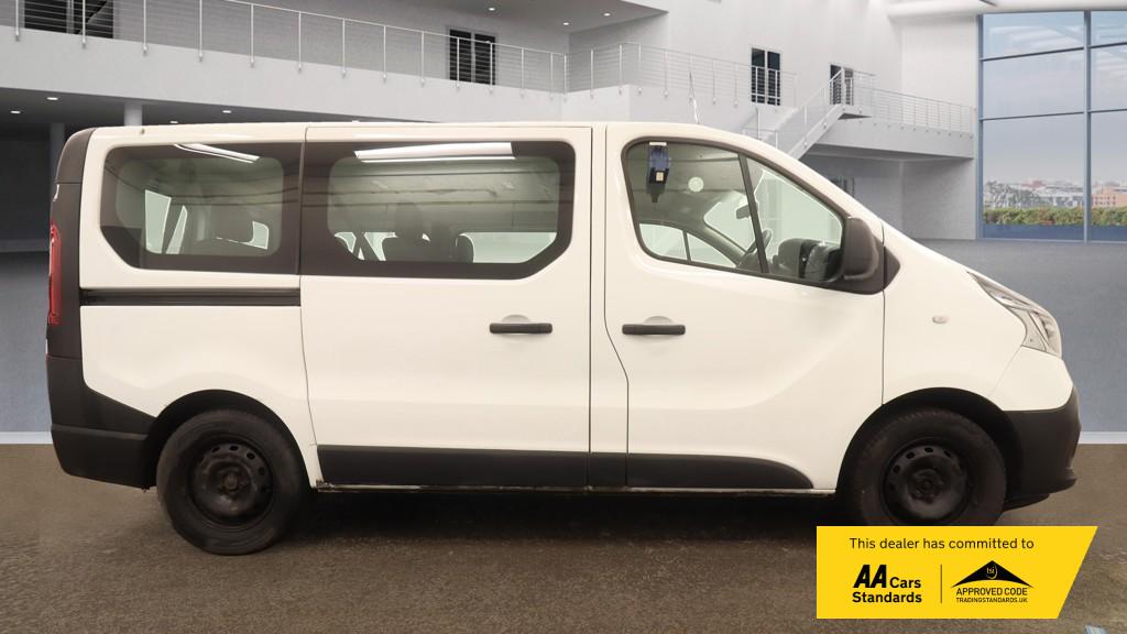 Renault Trafic 2.0 dCi ENERGY 28 Business Minibus Double Cab 5dr Diesel Manual SWB Euro 6 (s/s) (9 Seat) (120 ps)