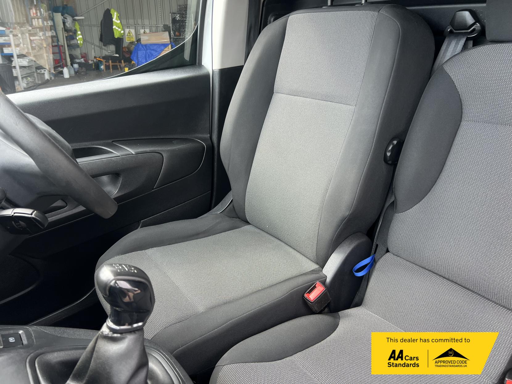 Peugeot Partner 1.5 BlueHDi 1000 Professional Standard Panel Van 5dr Diesel Manual SWB Euro 6 (100 bhp)