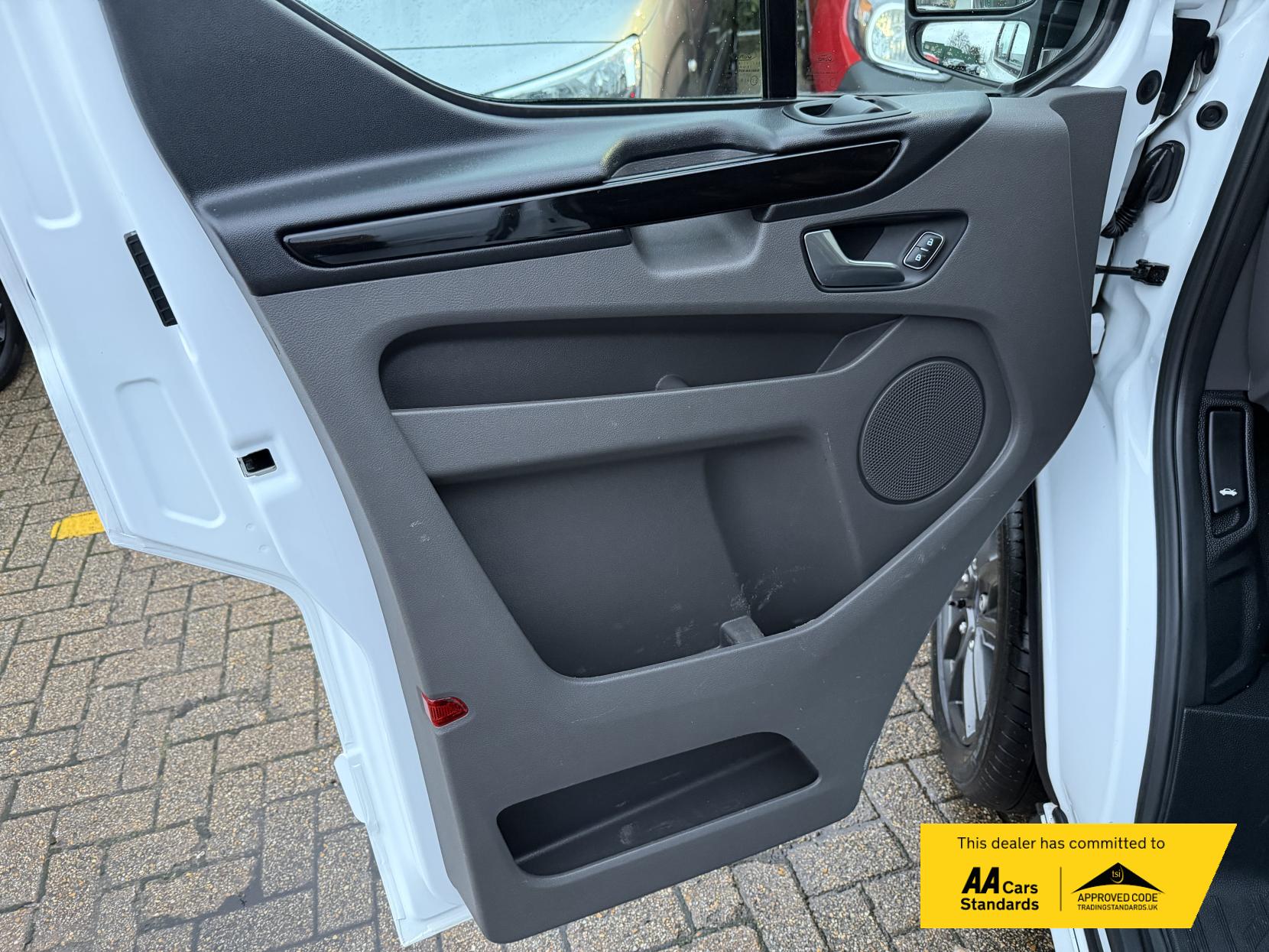 Ford Transit Custom 2.0 290 EcoBlue Sport Panel Van 5dr Diesel Manual L2 H1 Euro 6 (170 ps)