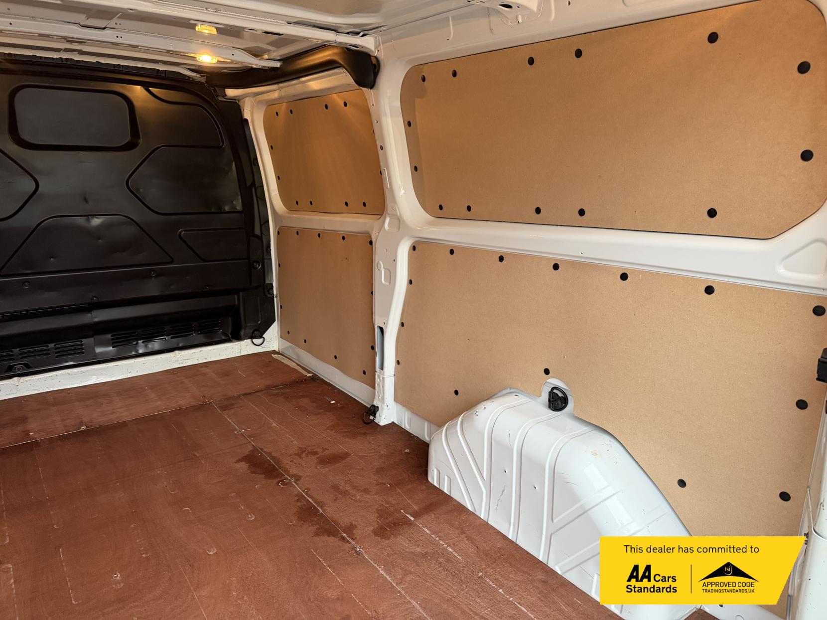 Ford Transit Custom 2.0 290 EcoBlue Sport Panel Van 5dr Diesel Manual L2 H1 Euro 6 (170 ps)