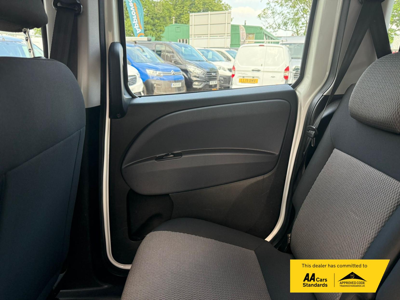 Fiat Doblo 1.3 MultiJetII SX Combi Van Double Cab 6dr Diesel Manual L1 H1 Euro 6 (95 bhp)