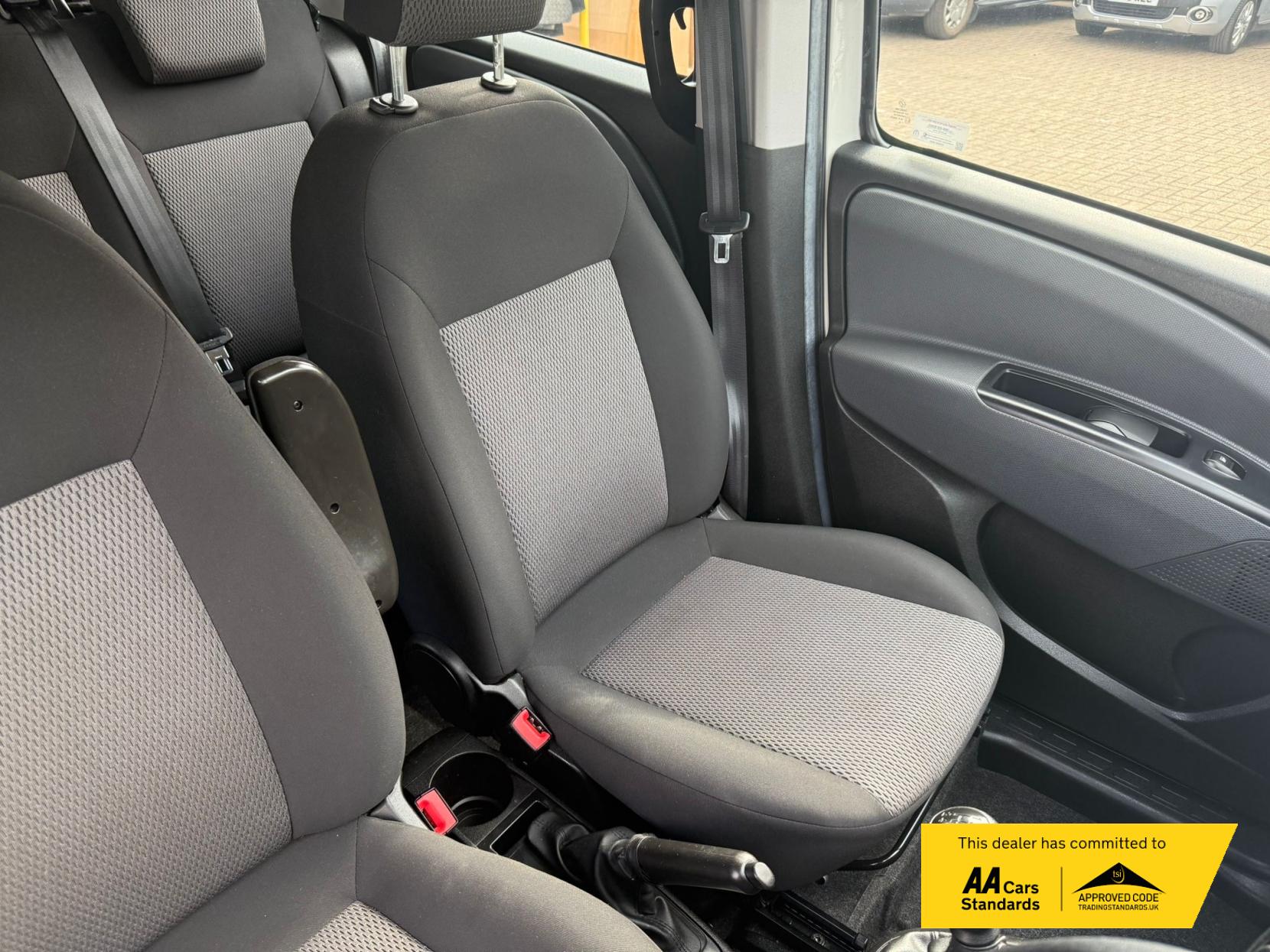Fiat Doblo 1.3 MultiJetII SX Combi Van Double Cab 6dr Diesel Manual L1 H1 Euro 6 (95 bhp)
