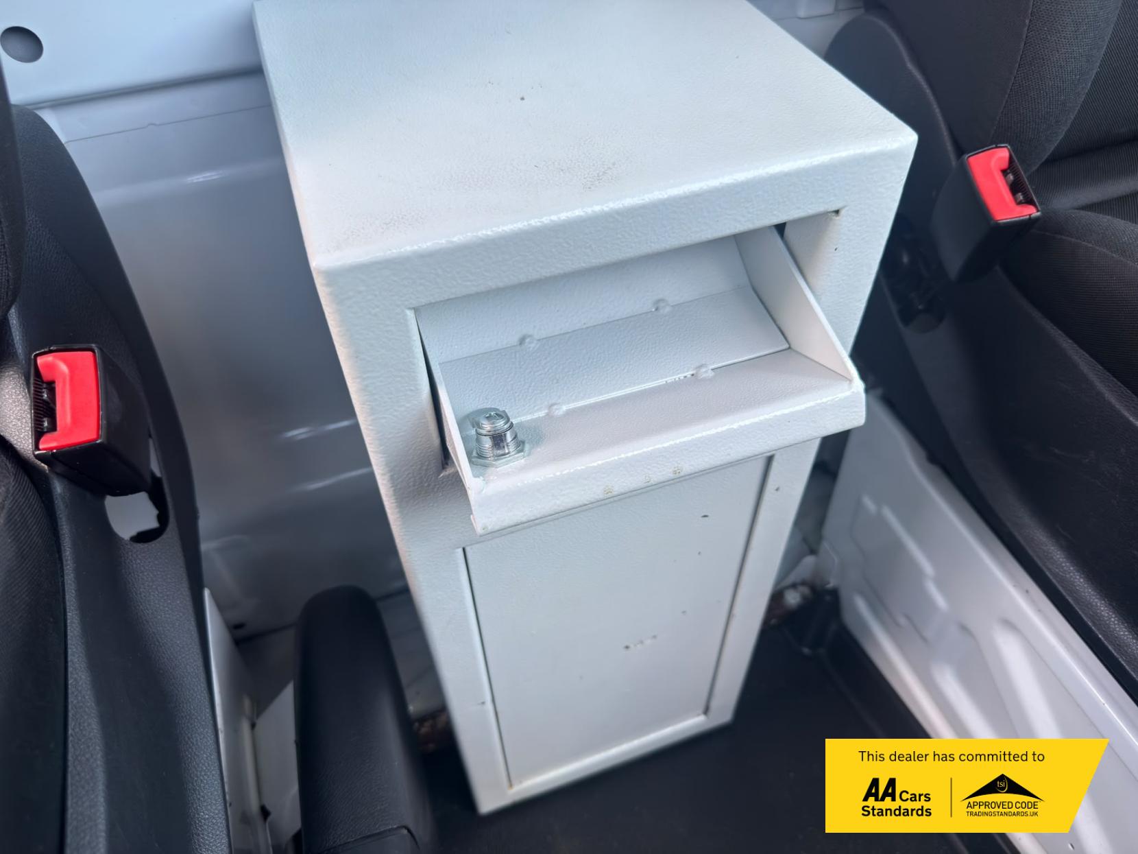2020 Mercedes-Benz Sprinter 2.1 314 CDi Temperature Controlled 5dr Diesel Manual RWD L3 H2 (210 g/km, 141 bhp) - Thumbnail 33