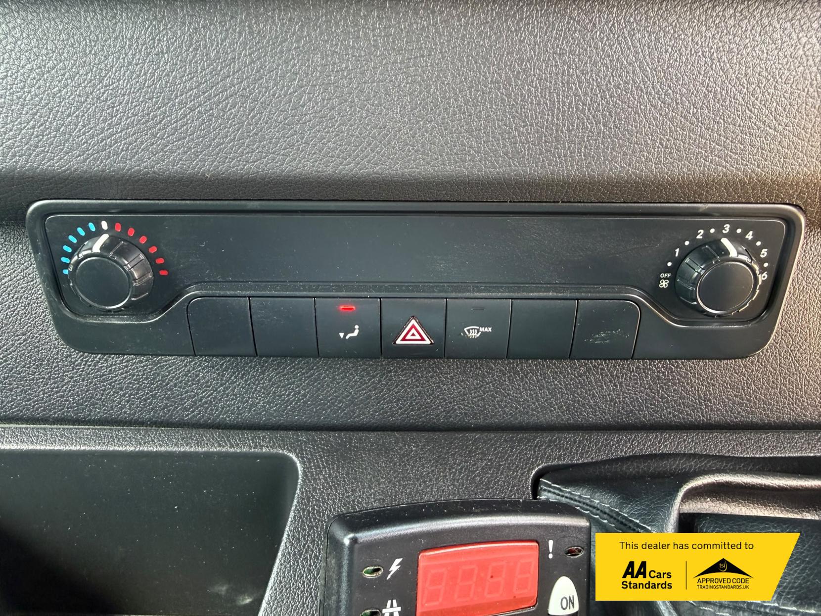 2020 Mercedes-Benz Sprinter 2.1 314 CDi Temperature Controlled 5dr Diesel Manual RWD L3 H2 (210 g/km, 141 bhp) - Thumbnail 42