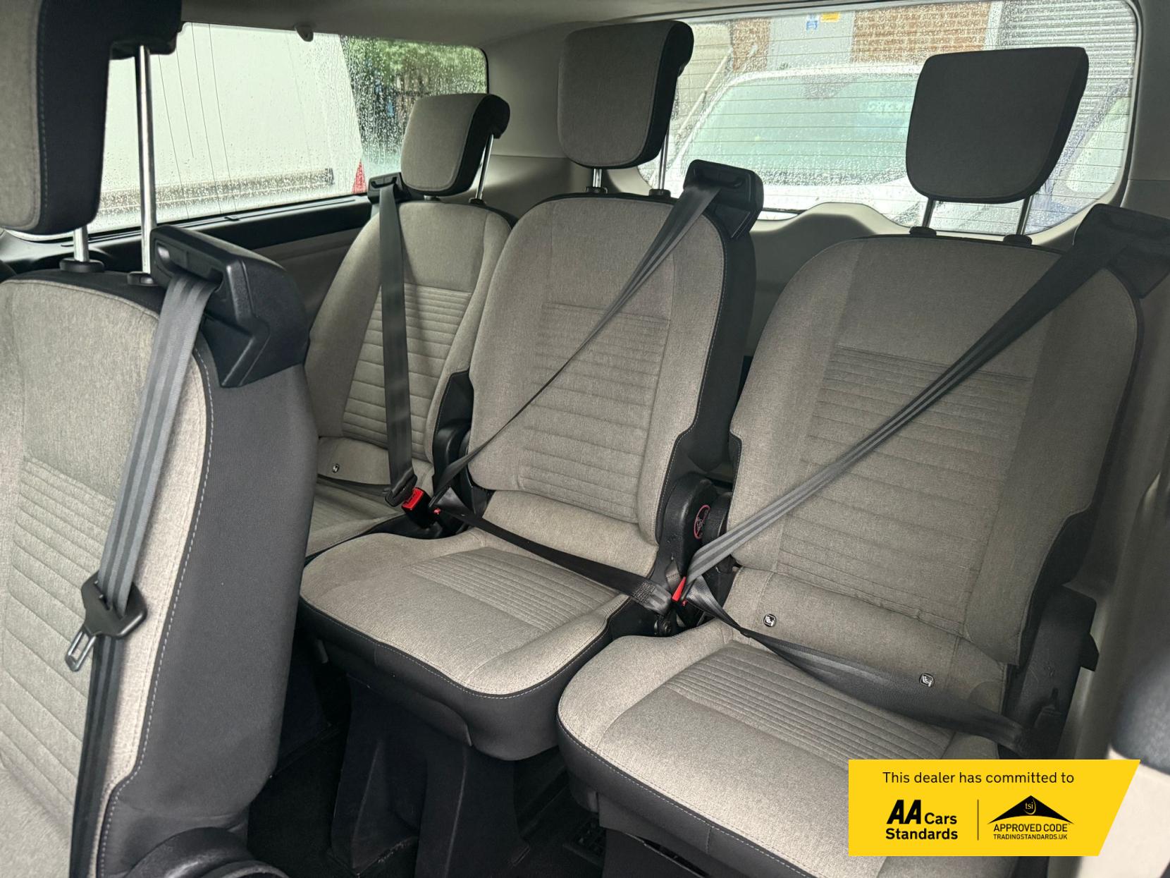 Ford Tourneo Custom 2.0 320 EcoBlue Titanium Minibus Double Cab 5dr Diesel Manual L2 Euro 6 (s/s) (130 ps)
