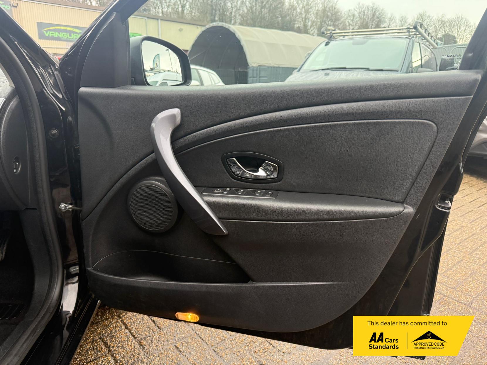 Renault Megane 1.5 dCi ENERGY Dynamique TomTom Sport Tourer 5dr Diesel Manual Euro 5 (s/s) (110 ps)