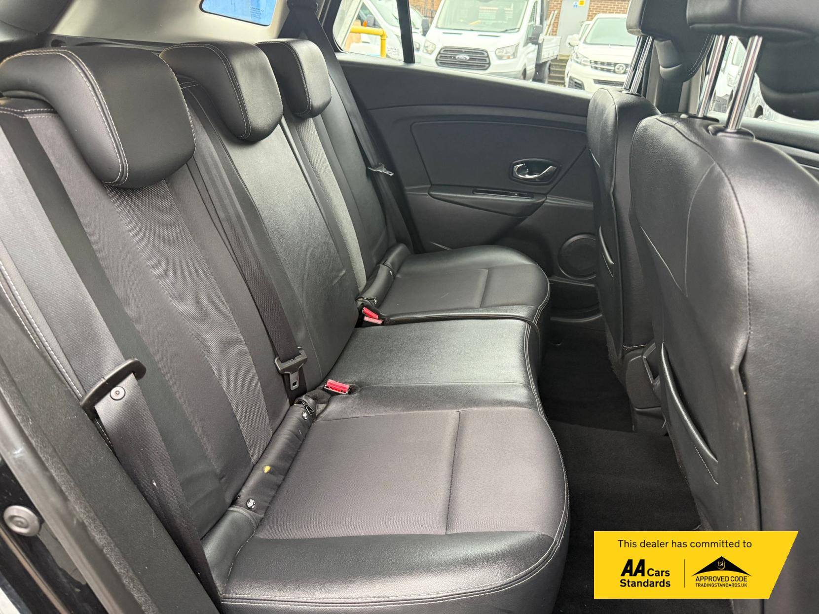 Renault Megane 1.5 dCi ENERGY Dynamique TomTom Sport Tourer 5dr Diesel Manual Euro 5 (s/s) (110 ps)