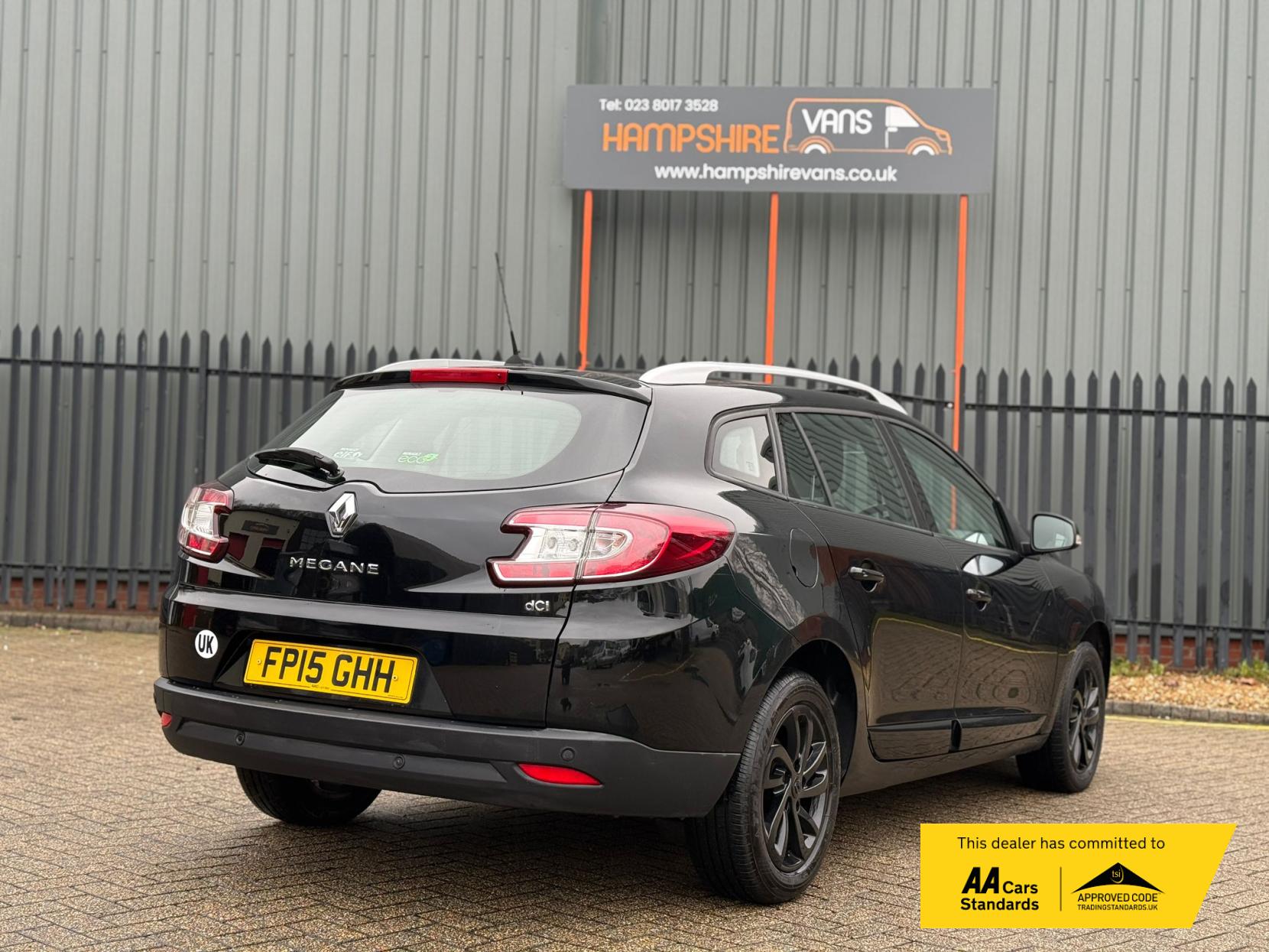 Renault Megane 1.5 dCi ENERGY Dynamique TomTom Sport Tourer 5dr Diesel Manual Euro 5 (s/s) (110 ps)