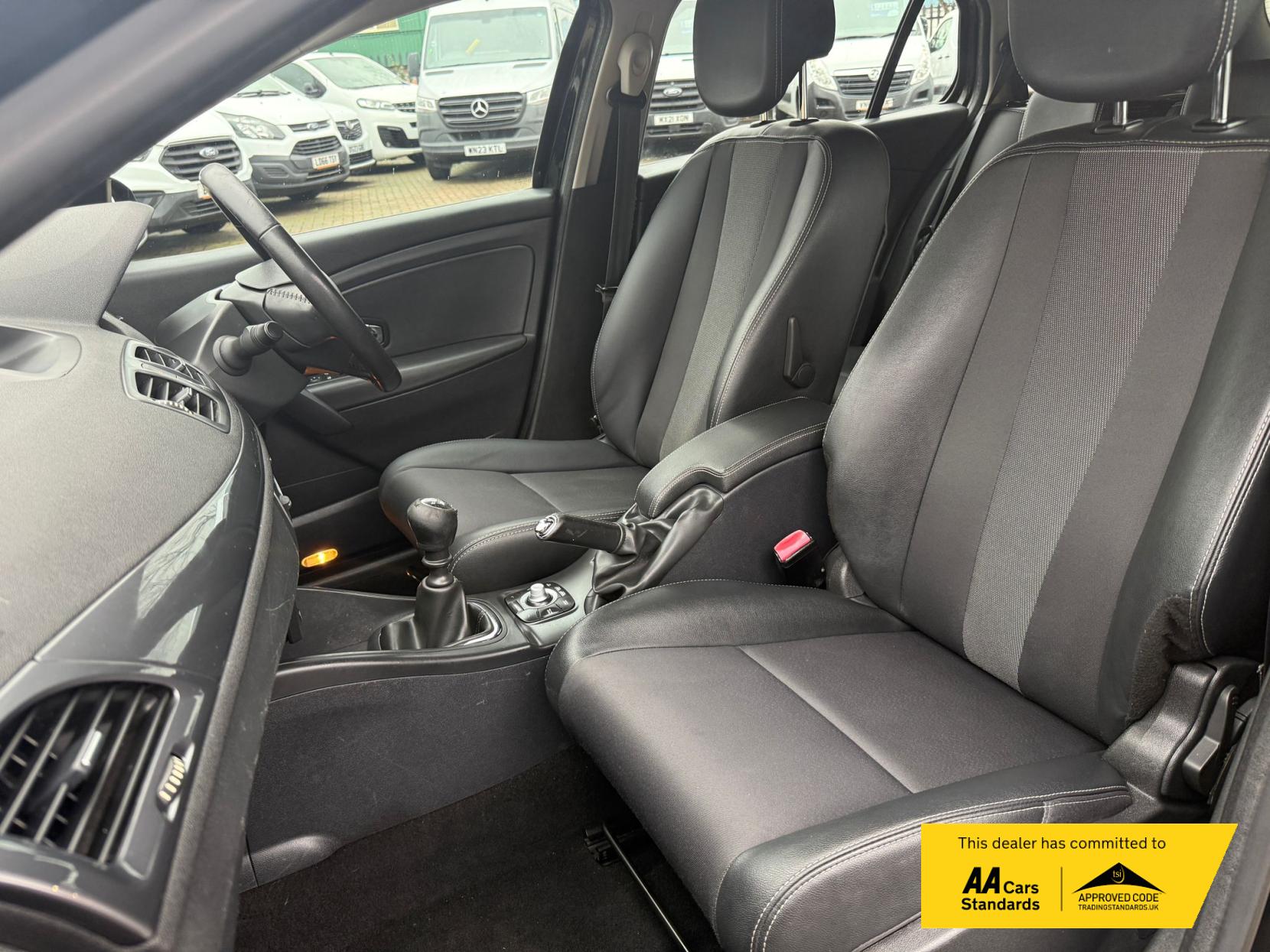 Renault Megane 1.5 dCi ENERGY Dynamique TomTom Sport Tourer 5dr Diesel Manual Euro 5 (s/s) (110 ps)