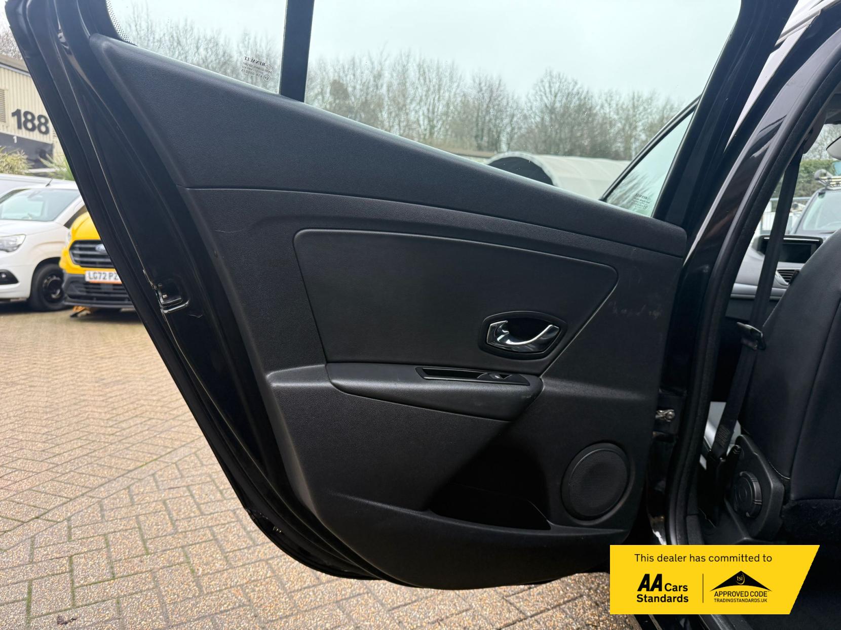 Renault Megane 1.5 dCi ENERGY Dynamique TomTom Sport Tourer 5dr Diesel Manual Euro 5 (s/s) (110 ps)