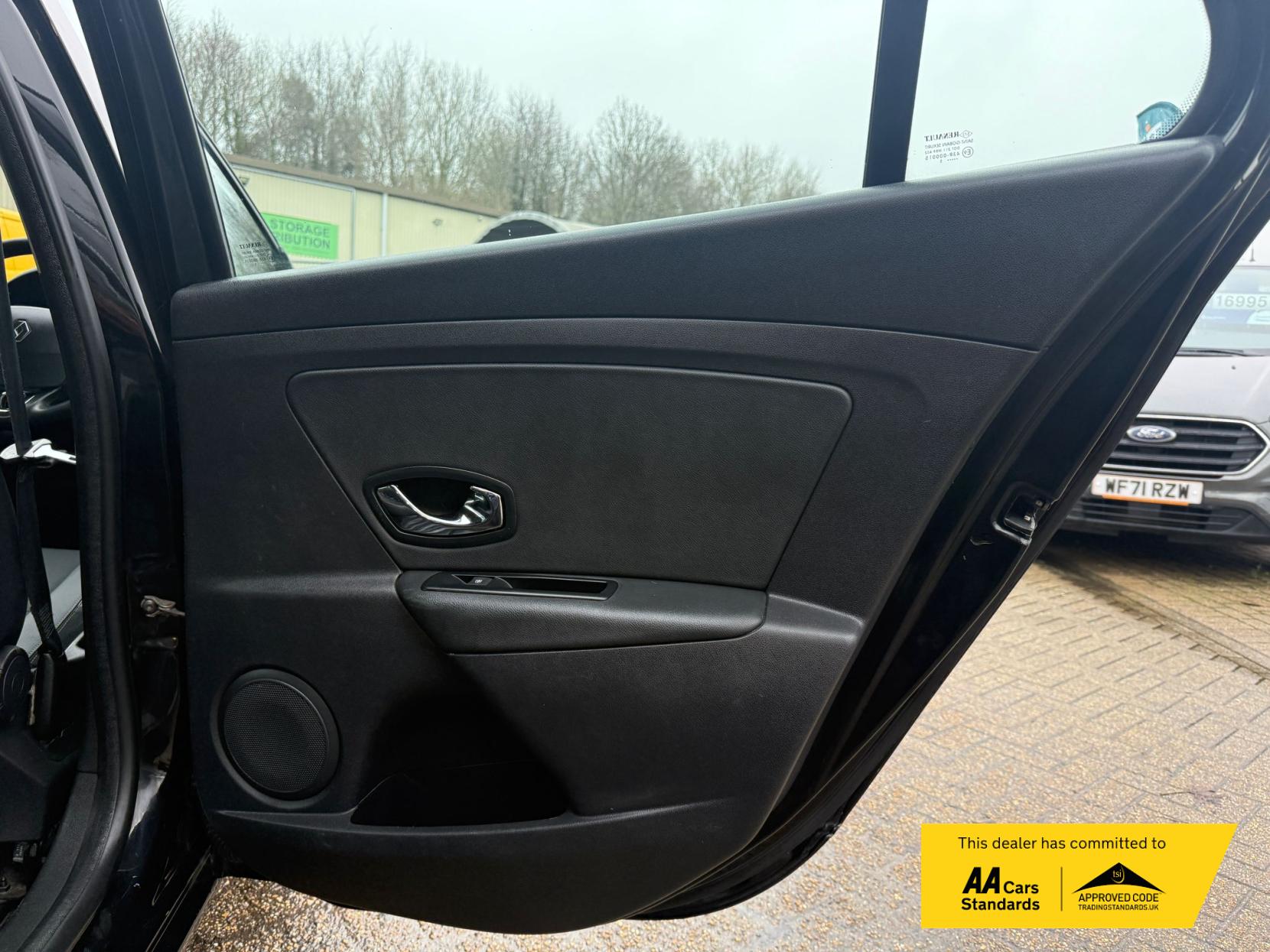 Renault Megane 1.5 dCi ENERGY Dynamique TomTom Sport Tourer 5dr Diesel Manual Euro 5 (s/s) (110 ps)