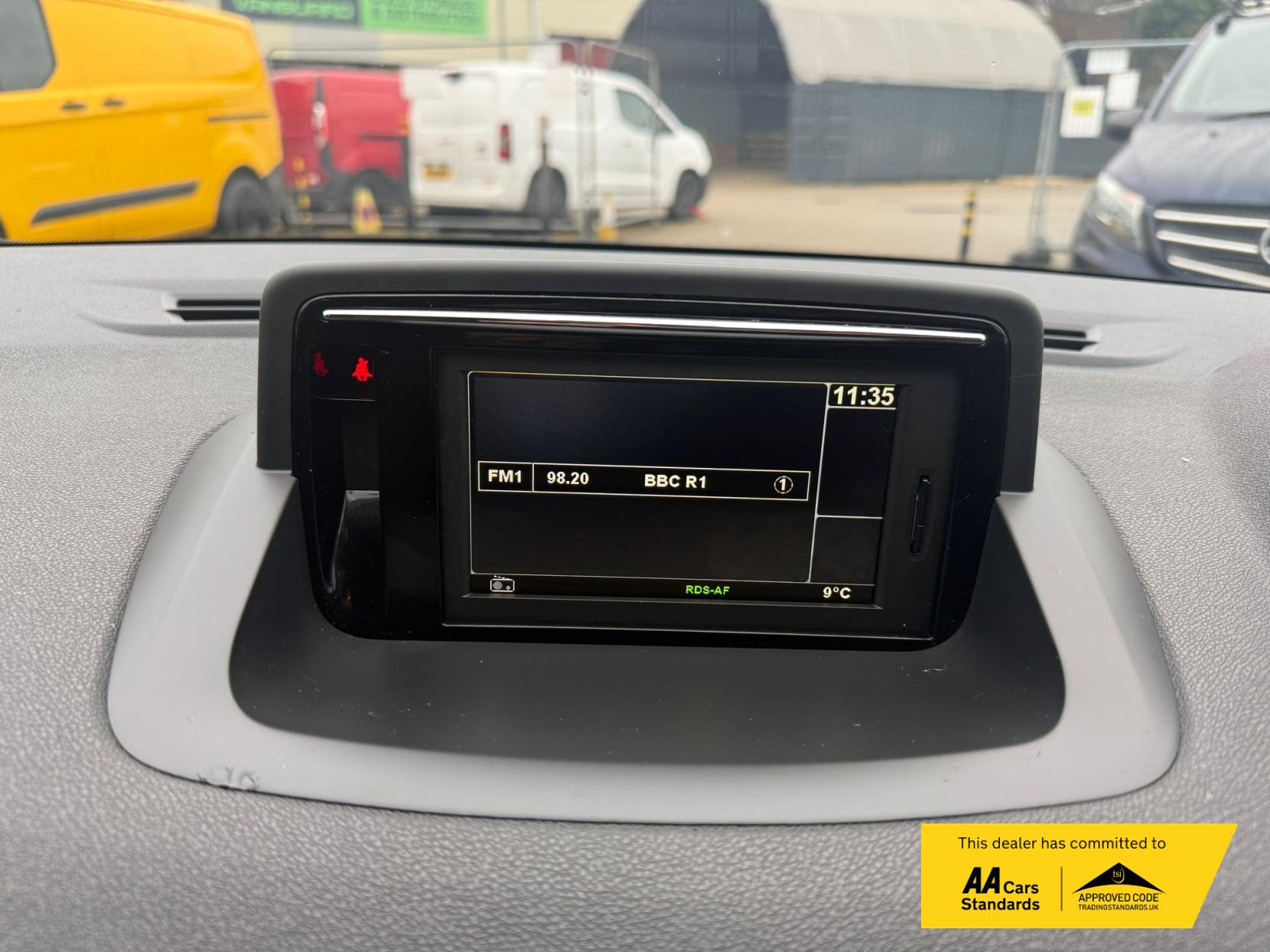 Renault Megane 1.5 dCi ENERGY Dynamique TomTom Sport Tourer 5dr Diesel Manual Euro 5 (s/s) (110 ps)