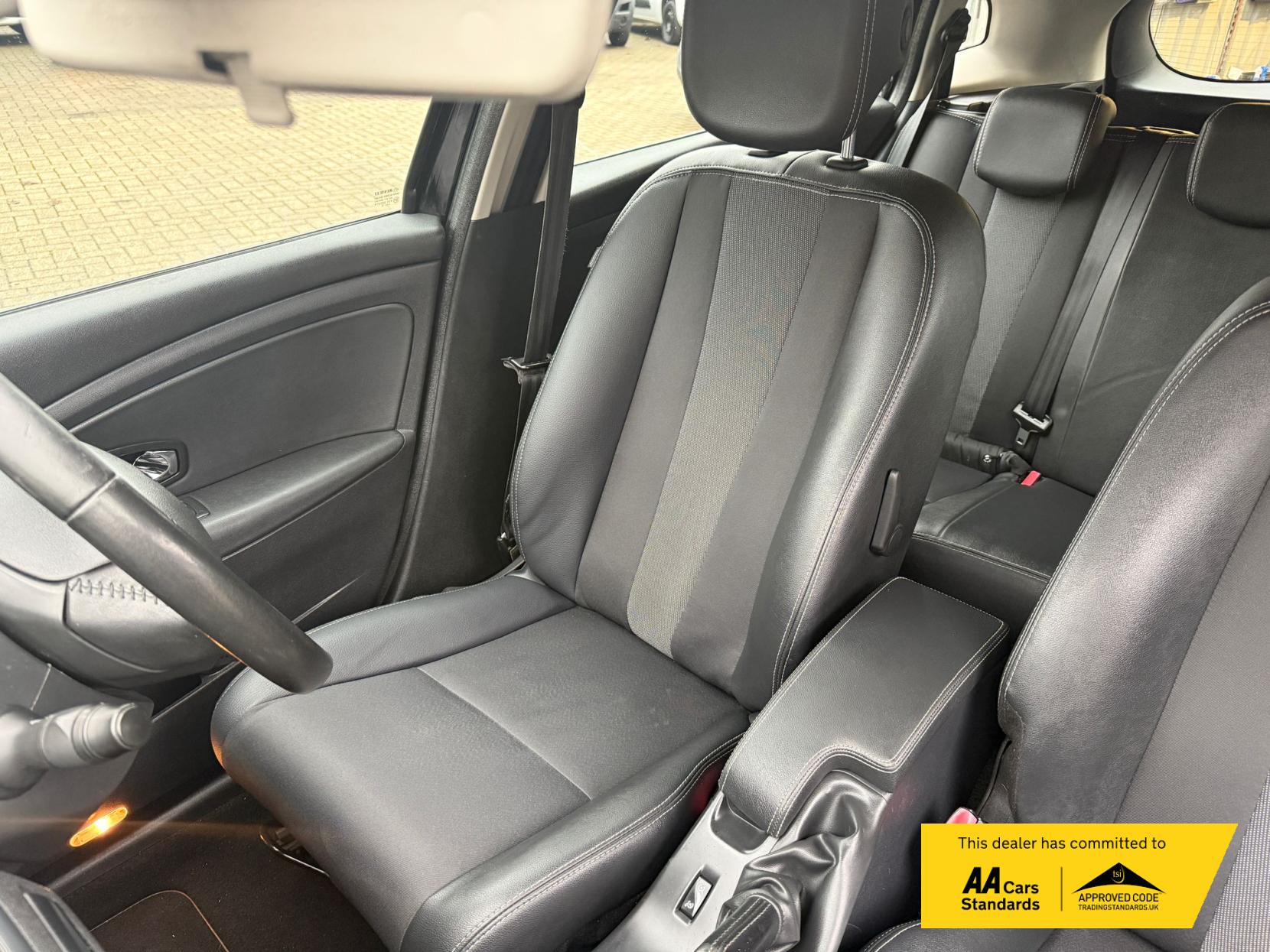 Renault Megane 1.5 dCi ENERGY Dynamique TomTom Sport Tourer 5dr Diesel Manual Euro 5 (s/s) (110 ps)