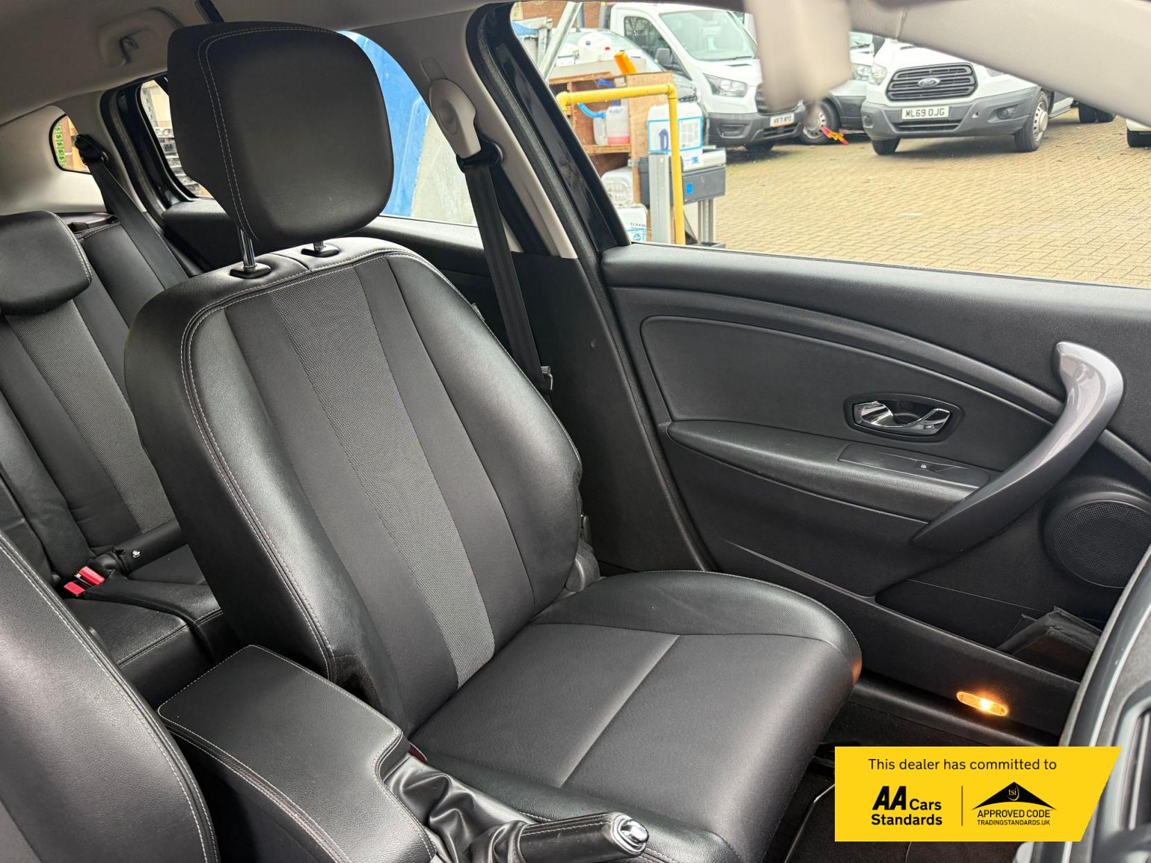 Renault Megane 1.5 dCi ENERGY Dynamique TomTom Sport Tourer 5dr Diesel Manual Euro 5 (s/s) (110 ps)