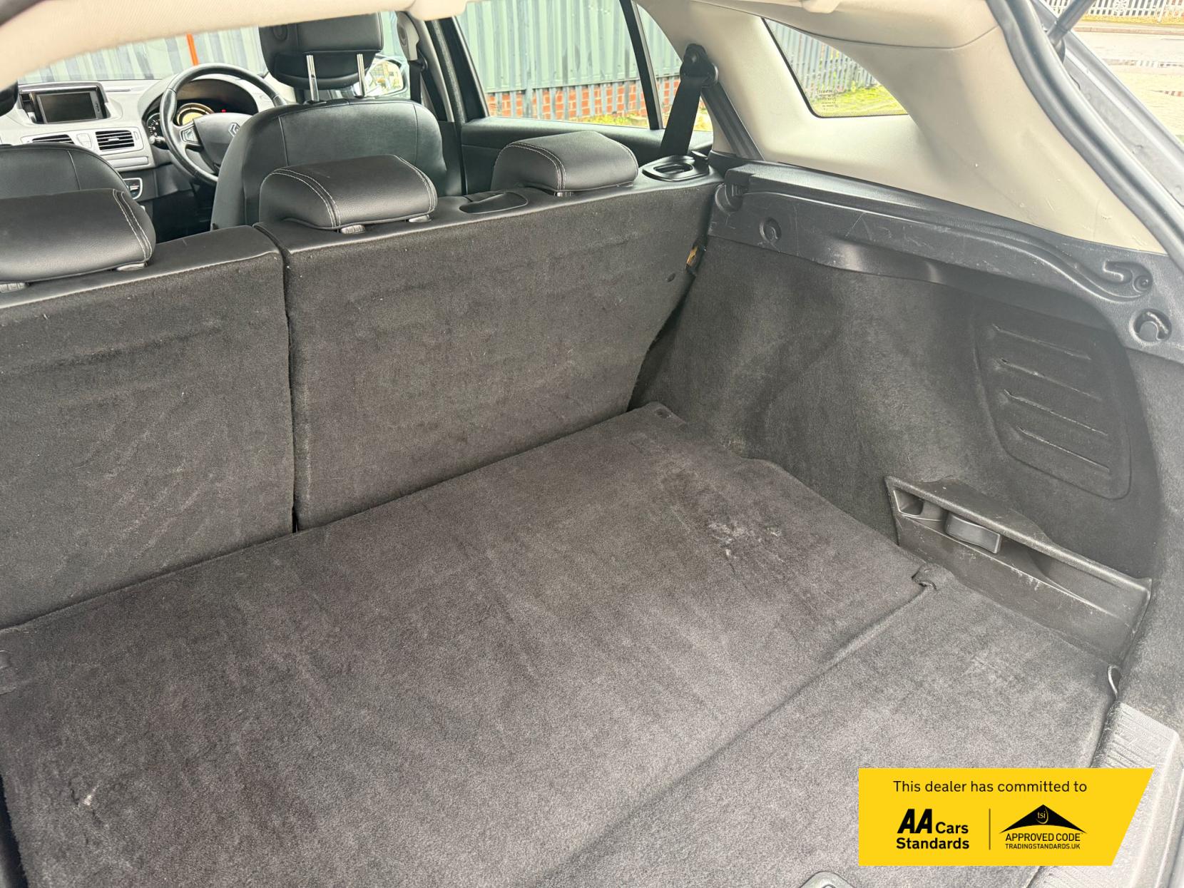 Renault Megane 1.5 dCi ENERGY Dynamique TomTom Sport Tourer 5dr Diesel Manual Euro 5 (s/s) (110 ps)