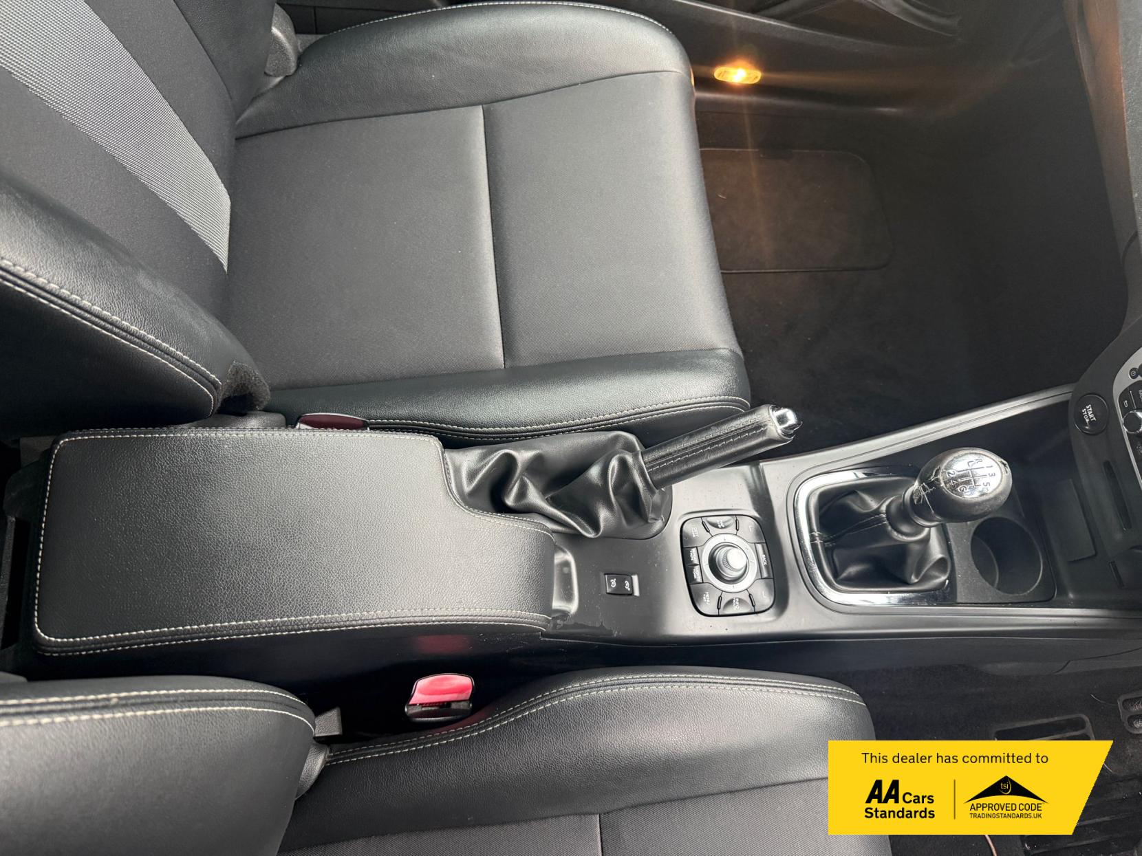 Renault Megane 1.5 dCi ENERGY Dynamique TomTom Sport Tourer 5dr Diesel Manual Euro 5 (s/s) (110 ps)