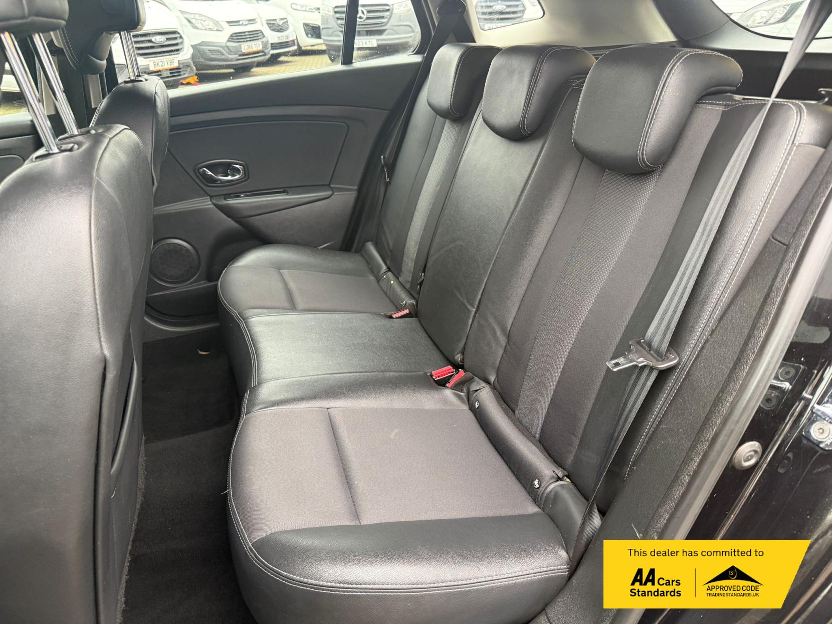 Renault Megane 1.5 dCi ENERGY Dynamique TomTom Sport Tourer 5dr Diesel Manual Euro 5 (s/s) (110 ps)