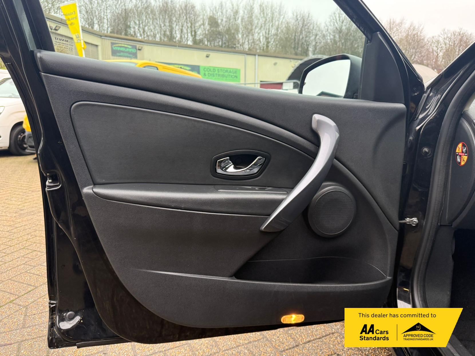 Renault Megane 1.5 dCi ENERGY Dynamique TomTom Sport Tourer 5dr Diesel Manual Euro 5 (s/s) (110 ps)