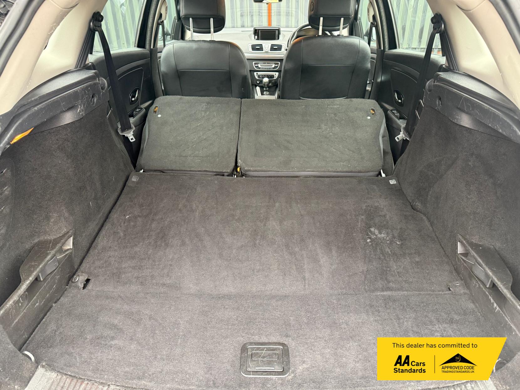 Renault Megane 1.5 dCi ENERGY Dynamique TomTom Sport Tourer 5dr Diesel Manual Euro 5 (s/s) (110 ps)