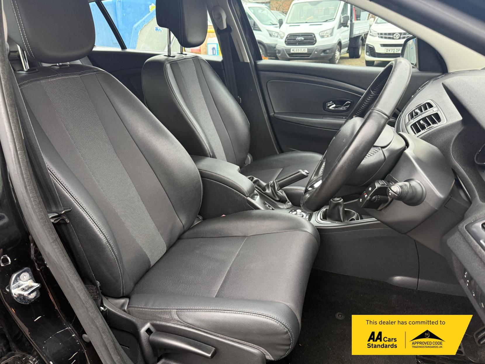 Renault Megane 1.5 dCi ENERGY Dynamique TomTom Sport Tourer 5dr Diesel Manual Euro 5 (s/s) (110 ps)