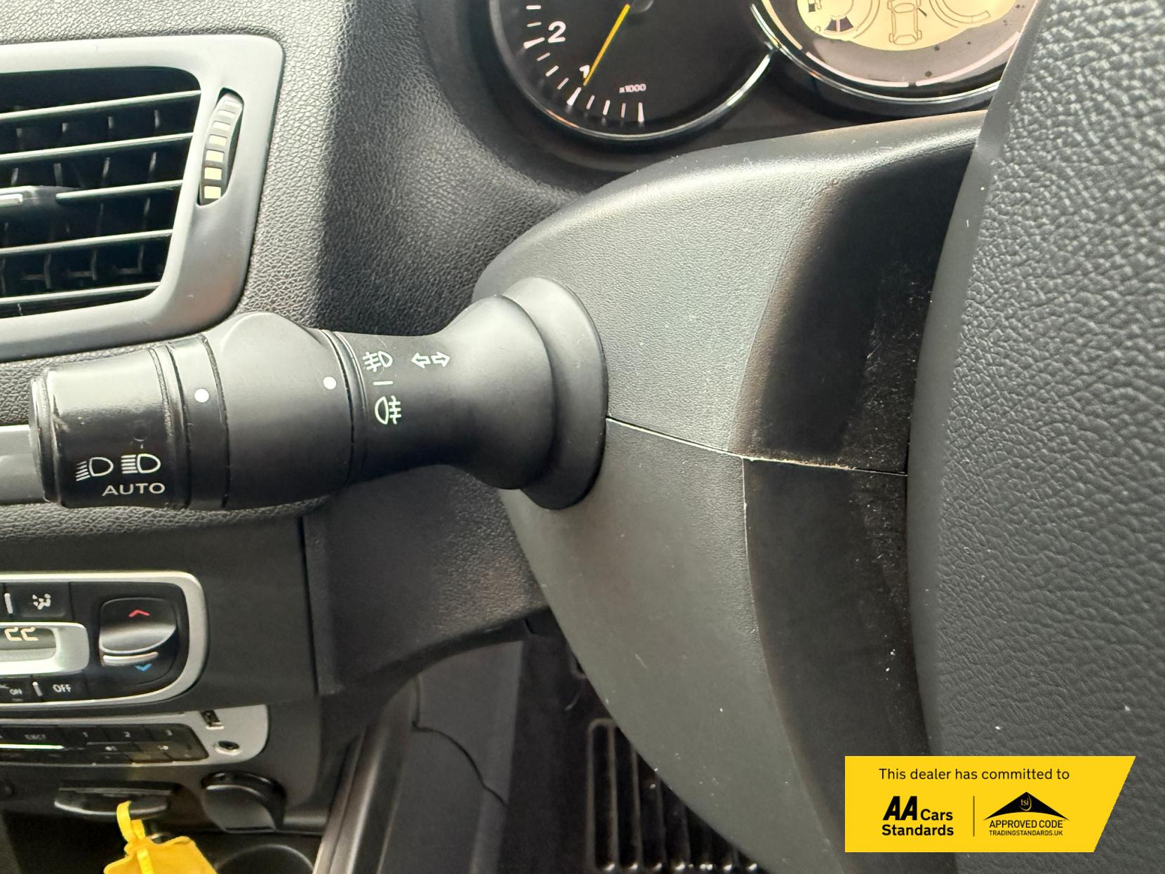 Renault Megane 1.5 dCi ENERGY Dynamique TomTom Sport Tourer 5dr Diesel Manual Euro 5 (s/s) (110 ps)