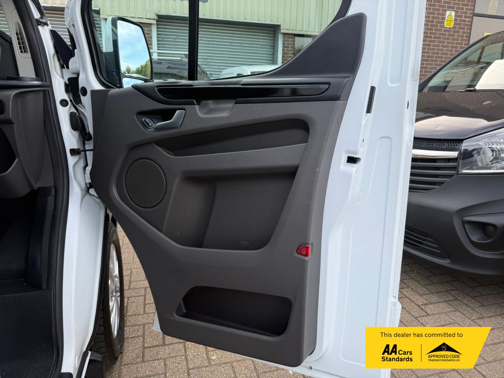 Ford Transit Custom 2.0 300 EcoBlue Limited Panel Van 5dr Diesel Manual L2 H1 Euro 6 (s/s) (130 ps)